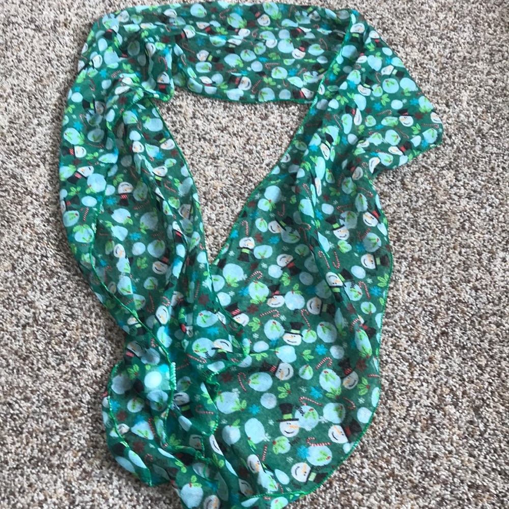 Green X mass accent scarf